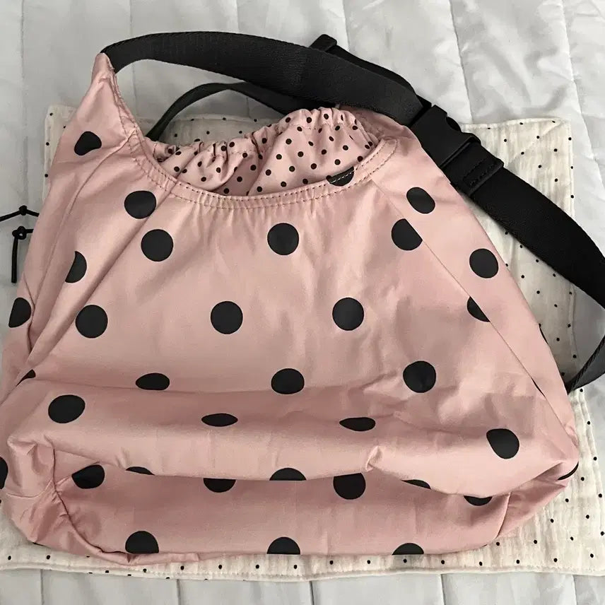 [BUNJANG] Cath Kidston Dot Pattern Medium Sling Crossbody Bag / 캐드키드슨 도트 패턴 미디엄 슬링 크로스백