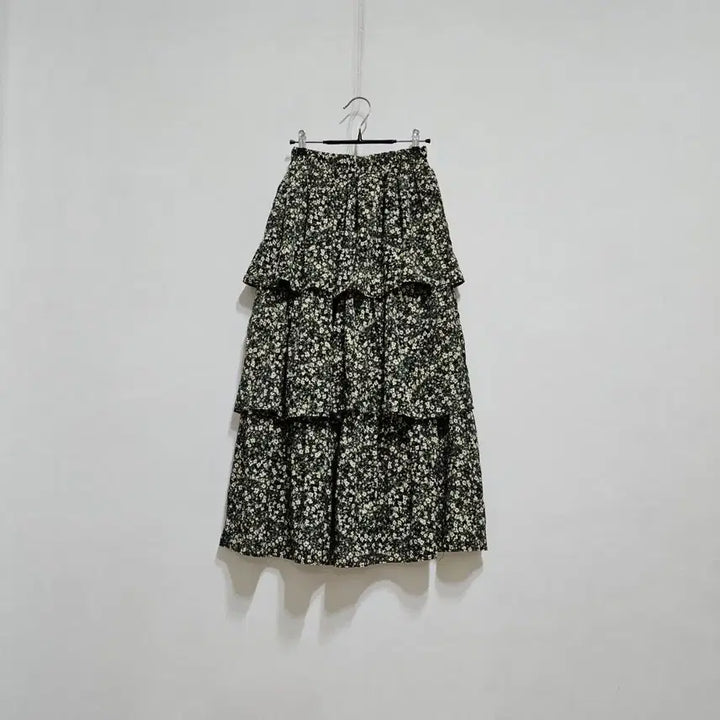 [BUNJANG] Black &amp; Green Tiered Maxi Skirt / 밴딩 캉캉 롱치마