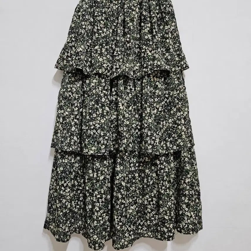 [BUNJANG] Black &amp; Green Tiered Maxi Skirt / 밴딩 캉캉 롱치마