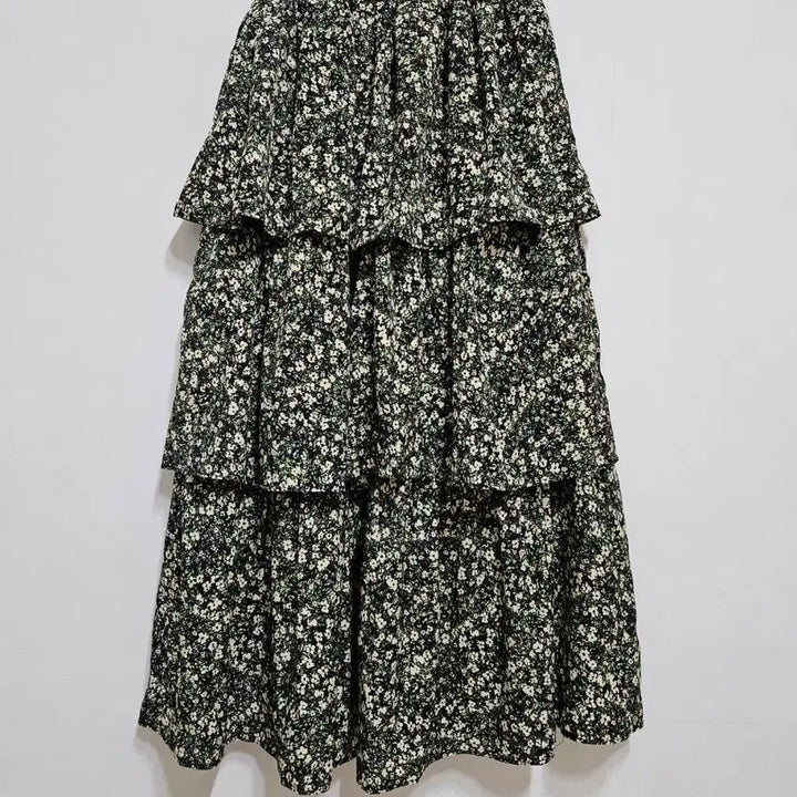 [BUNJANG] Black &amp; Green Tiered Maxi Skirt / 밴딩 캉캉 롱치마