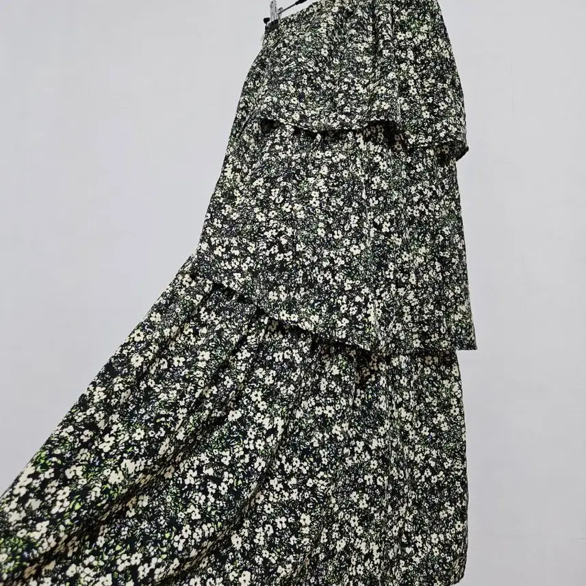 [BUNJANG] Black &amp; Green Tiered Maxi Skirt / 밴딩 캉캉 롱치마