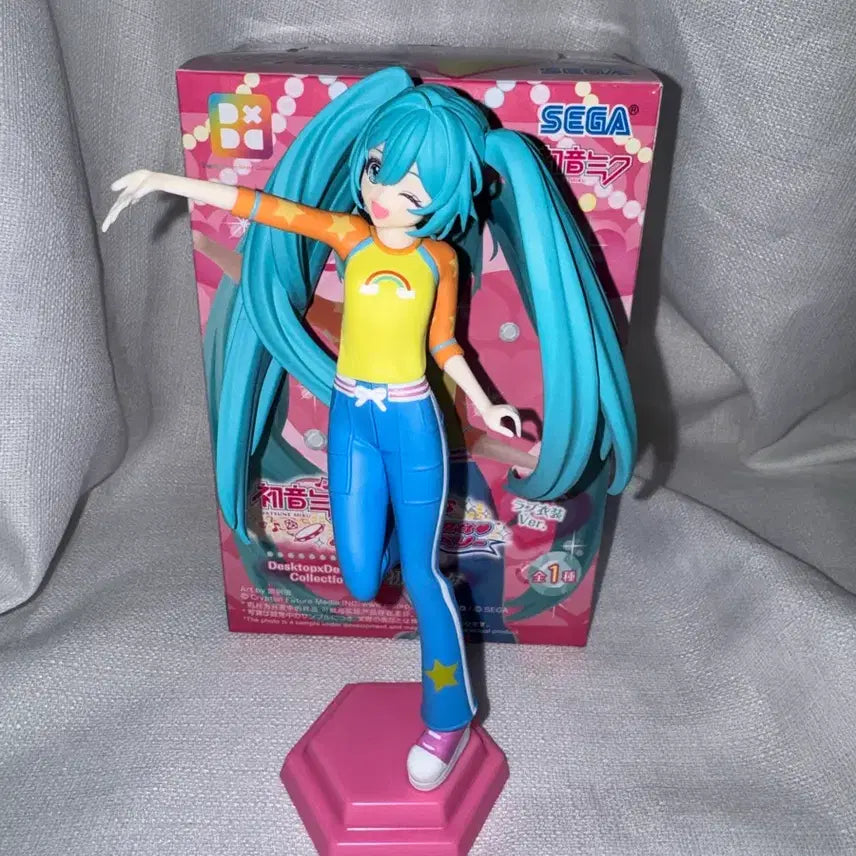 [BUNJANG] Hatsune Miku Love Outfit Version Figure (Unsealed) / 개봉)하츠네 미쿠 러브 의상 버전 피규어