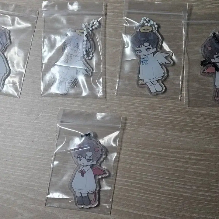 [BUNJANG] Gwedam-chulgeun Yoewon Ryu Jaegwan Jay Angel Devil Keyring / 괴담출근 괴출 최요원 류재관 제이 천사악마 키링