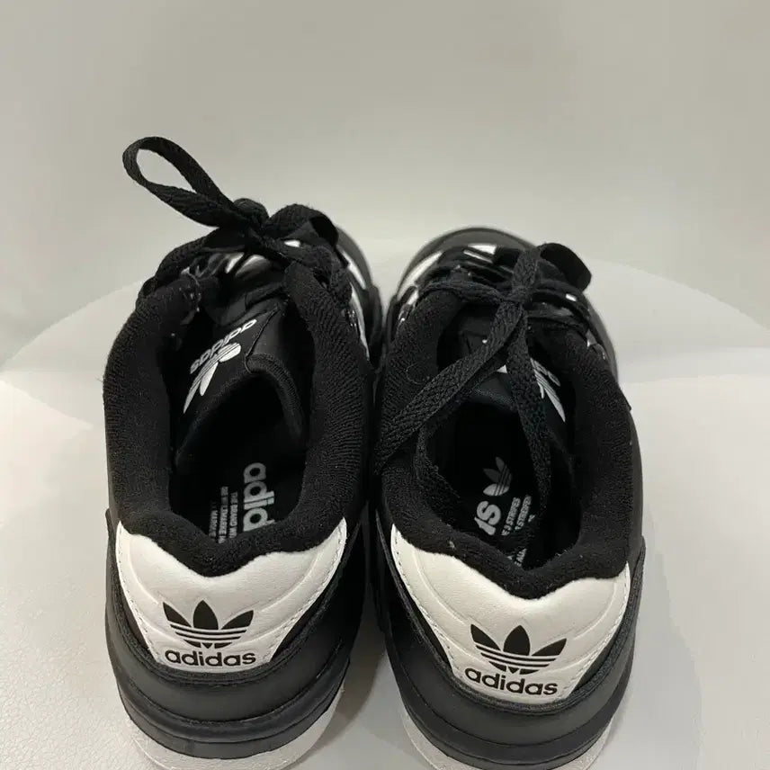 [BUNJANG] Adidas Low Black White Sneakers 240 / 아디다스 로우 블랙 화이트 운동화 240