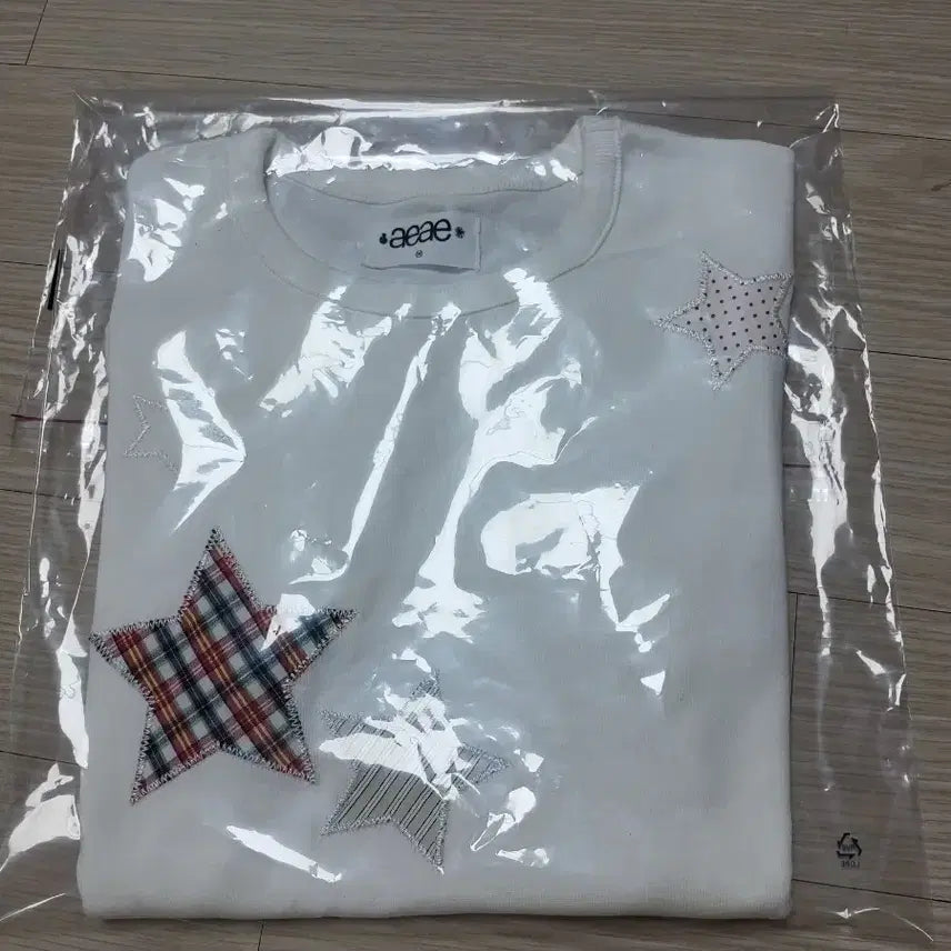 [BUNJANG] AEAE Star Patch Sweatshirt T-shirt / aeae 별 패치 흰색 맨투맨 티셔츠 판매합니다