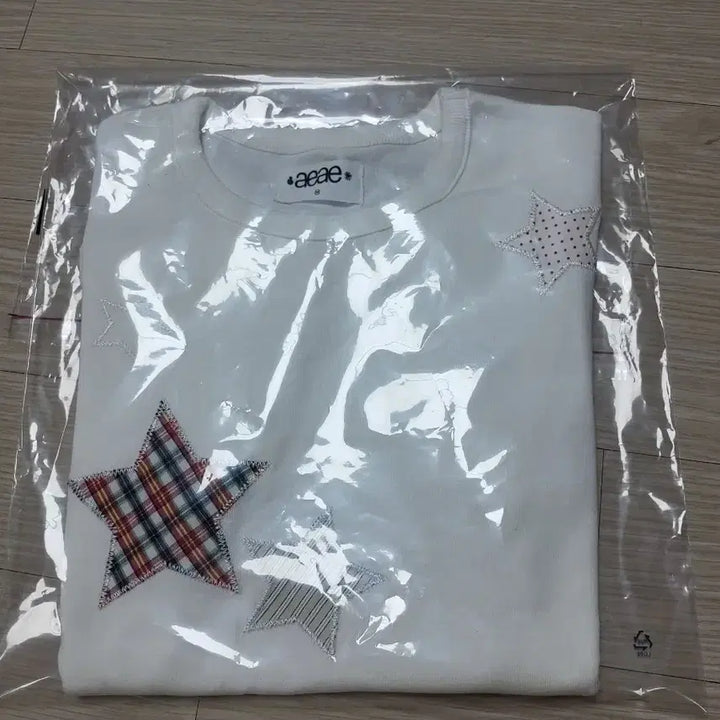 [BUNJANG] AEAE Star Patch Sweatshirt T-shirt / aeae 별 패치 흰색 맨투맨 티셔츠 판매합니다