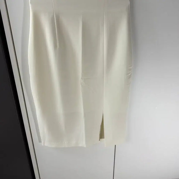 [BUNJANG] Rene Ivory Front Slit Skirt / 렌느 아이보리 앞트임 스커트 새제품