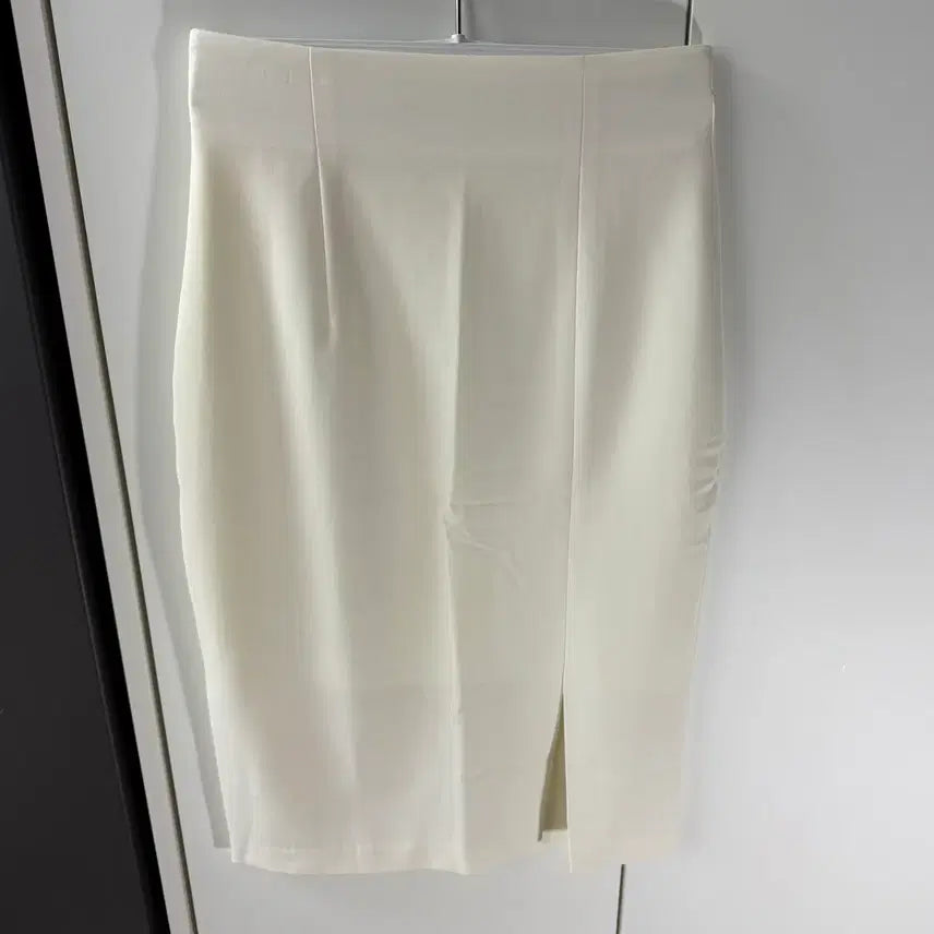 [BUNJANG] Rene Ivory Front Slit Skirt / 렌느 아이보리 앞트임 스커트 새제품