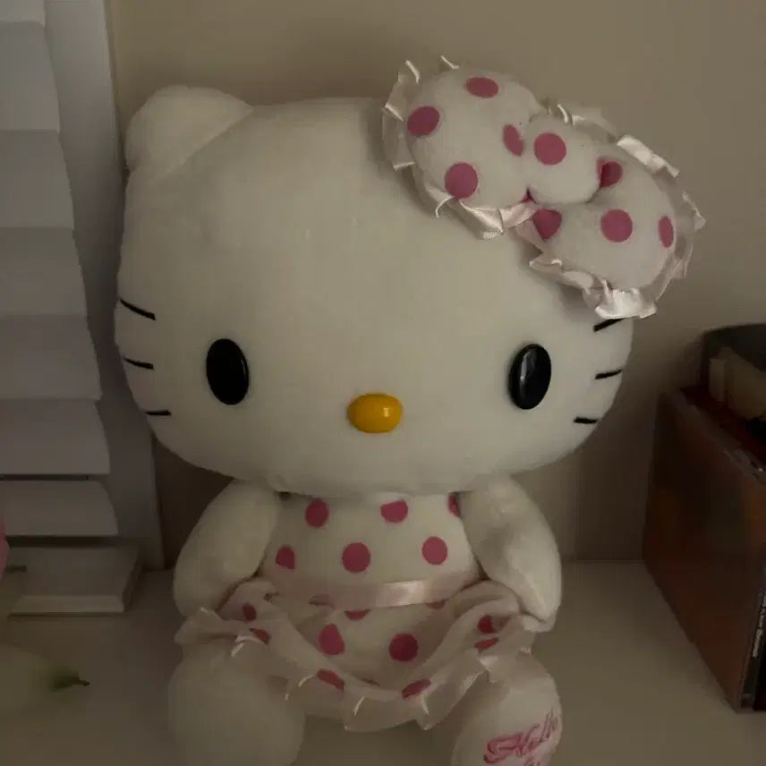 [SOLD OUT] 도트 레이스 헬로키티 인형