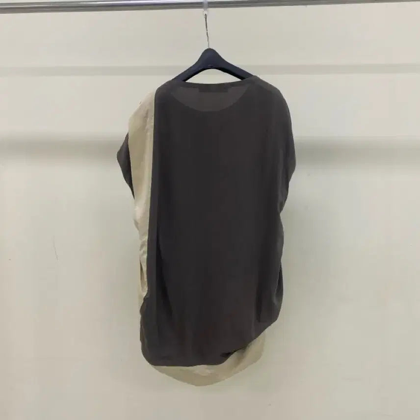 [BUNJANG] Lebeige Sleeveless Relaxed Fit Blouse / [르베이지] 여성 민소매 여유핏 블라우스 (66추천)