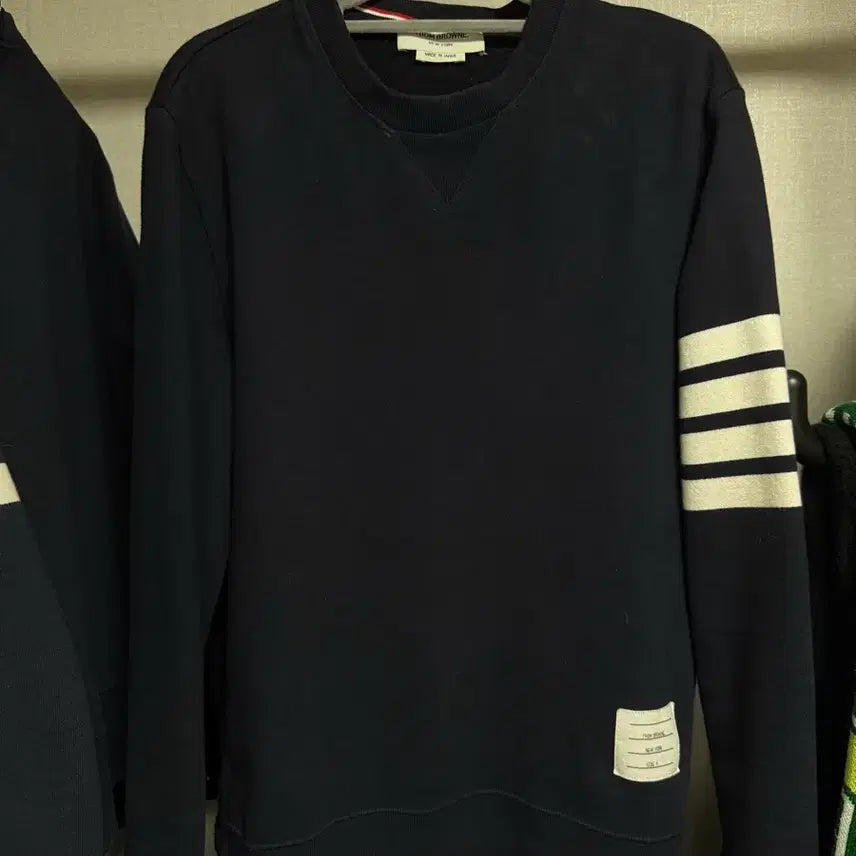 [BUNJANG] Thom Browne Striped Patch Navy Sweatshirt Size 4 / 톰브라운 사선완장 네이비 맨투맨 4사이즈 새상품급