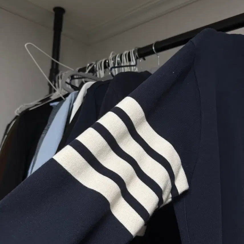 [BUNJANG] Thom Browne Striped Patch Navy Sweatshirt Size 2 / 톰브라운 사선완장 네이비 맨투맨 2사이즈