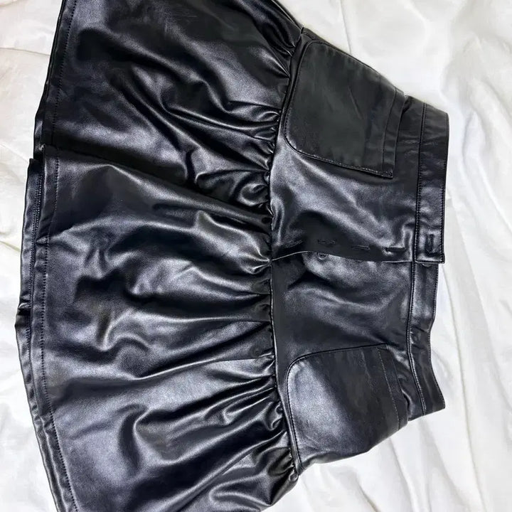 [BUNJANG] The Llorang Leather Mini Skirt / 더 로랑 레더 미니 스커트