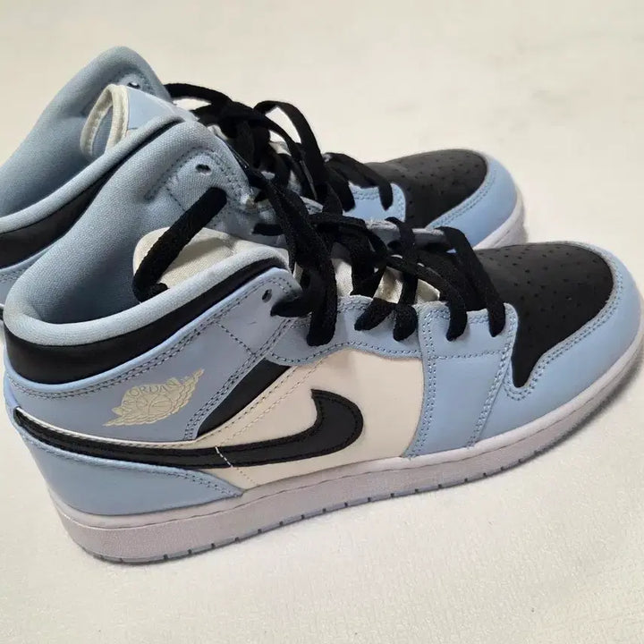 [BUNJANG] Jordan 1 Mid Ice Blue Black (GS) 240mm / (GS) 조던 1 미드 아이스 블루 블랙 240 6yw