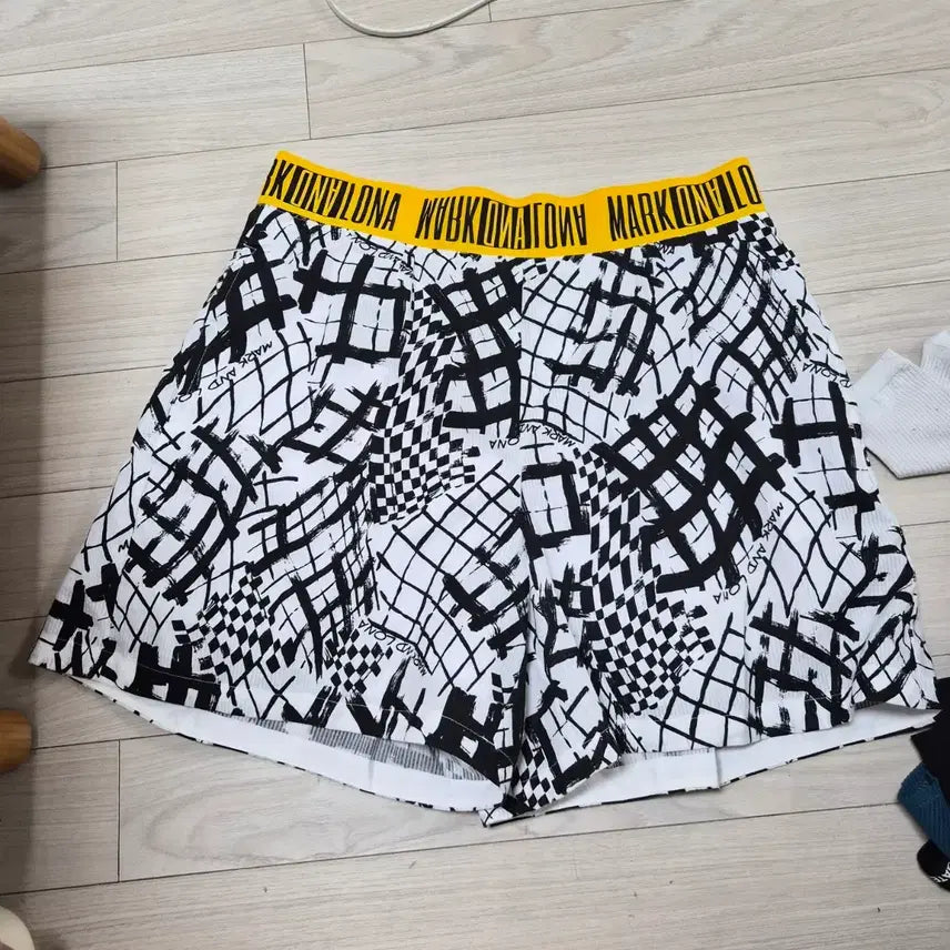 [BUNJANG] Mark &amp; Lona Patterned Flare Shorts / MARK AND LONA 패턴 플레어 반바지