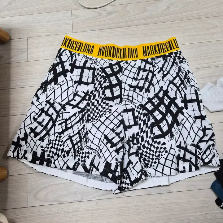 [BUNJANG] Mark &amp; Lona Patterned Flare Shorts / MARK AND LONA 패턴 플레어 반바지