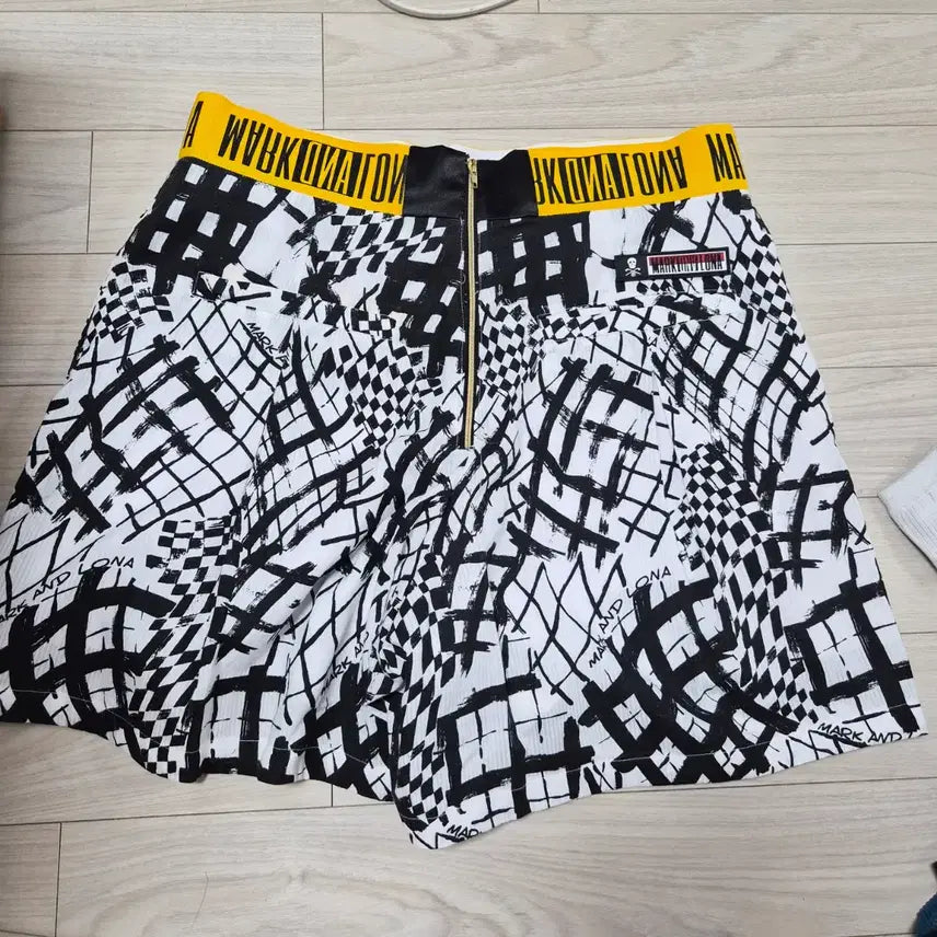 [BUNJANG] Mark &amp; Lona Patterned Flare Shorts / MARK AND LONA 패턴 플레어 반바지
