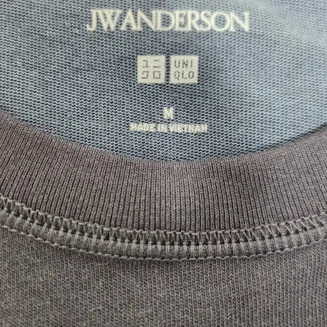 [BUNJANG] Uniqlo JW Anderson Collaboration T-Shirt Navy M / 유니클로 JW앤더슨 콜라보 티셔츠 M 네이비