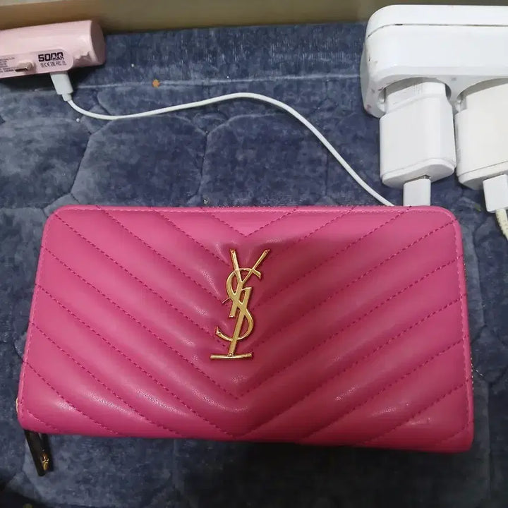 [BUNJANG] Hot Pink Zipper Wallet / (무료배송.새제품)핫핑크지퍼장지갑팝니다 구매시덤드립니다 문의주세요