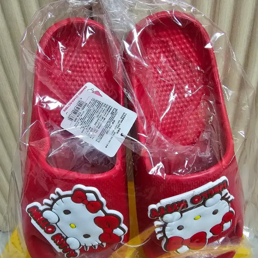 [BUNJANG] Hello Kitty Slippers (New, Unsealed) / 헬로키티 슬리퍼 / 새상품 비닐포장 그대로!