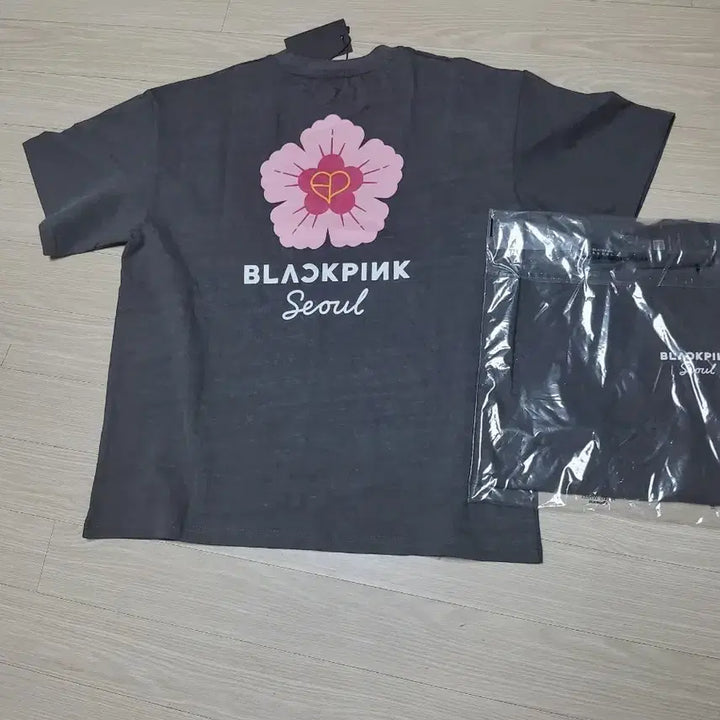 [BUNJANG] BLACKPINK Seoul T-Shirt Charcoal Grey L / 블랙핑크 서울 반팔 티셔츠 차콜 그레이 L 팝니다