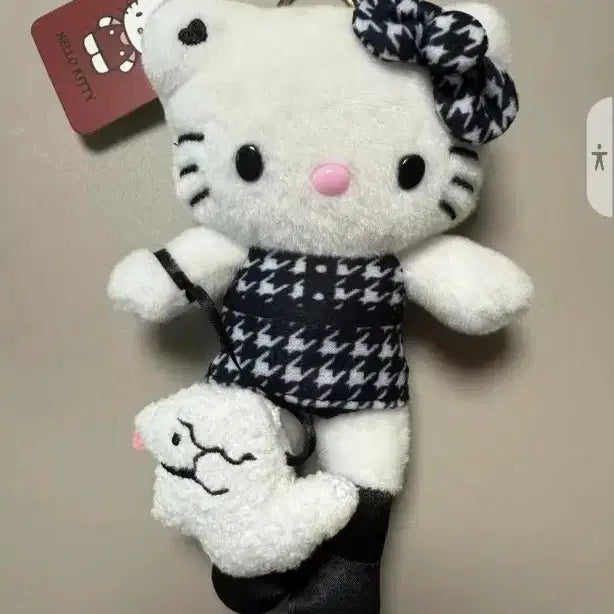 [BUNJANG] Hello Kitty Dachshund Ribbon Keychain / 강아지산책 롱키티키링