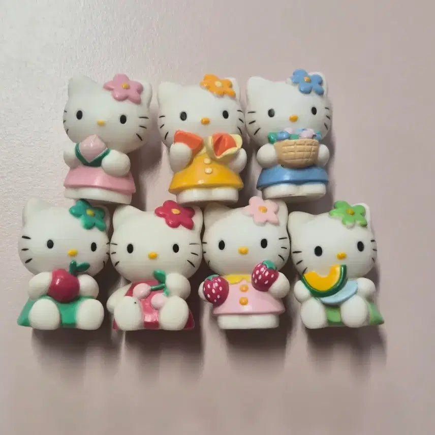 [BUNJANG] Sanrio Hello Kitty Fruit Finger Figure Set (7 Types, Classic) / 산리오 헬로키티 과일 손가락 피규어 7종 세트 고전