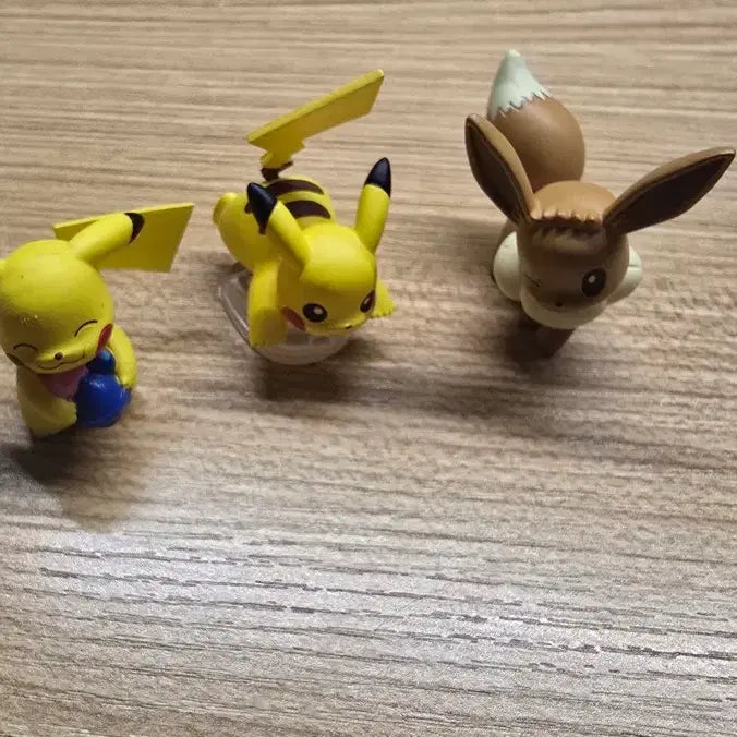 [BUNJANG] Pokemon Pikachu Eevee Figure Gacha Set / 포켓몬 피카츄 이브이 피규어 가챠 세트