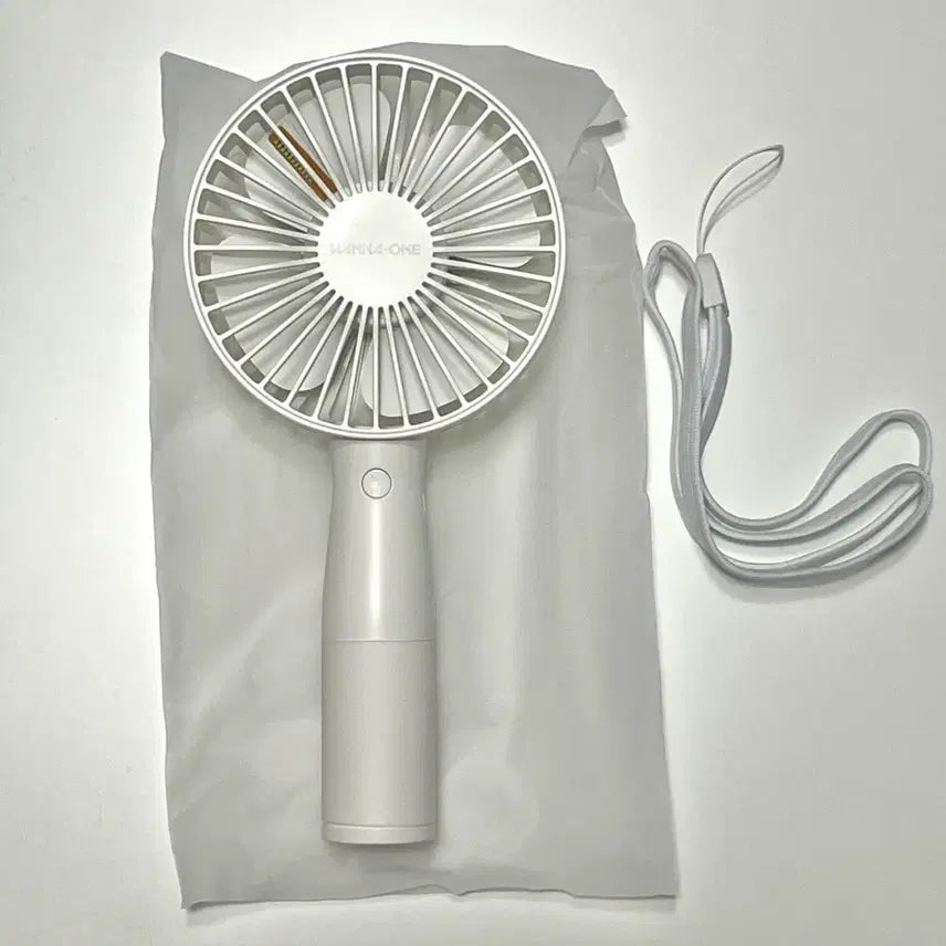 [BUNJANG] Wanna One Official LED Handheld Fan White / 워너원 공식 LED 핸디 선풍기 화이트