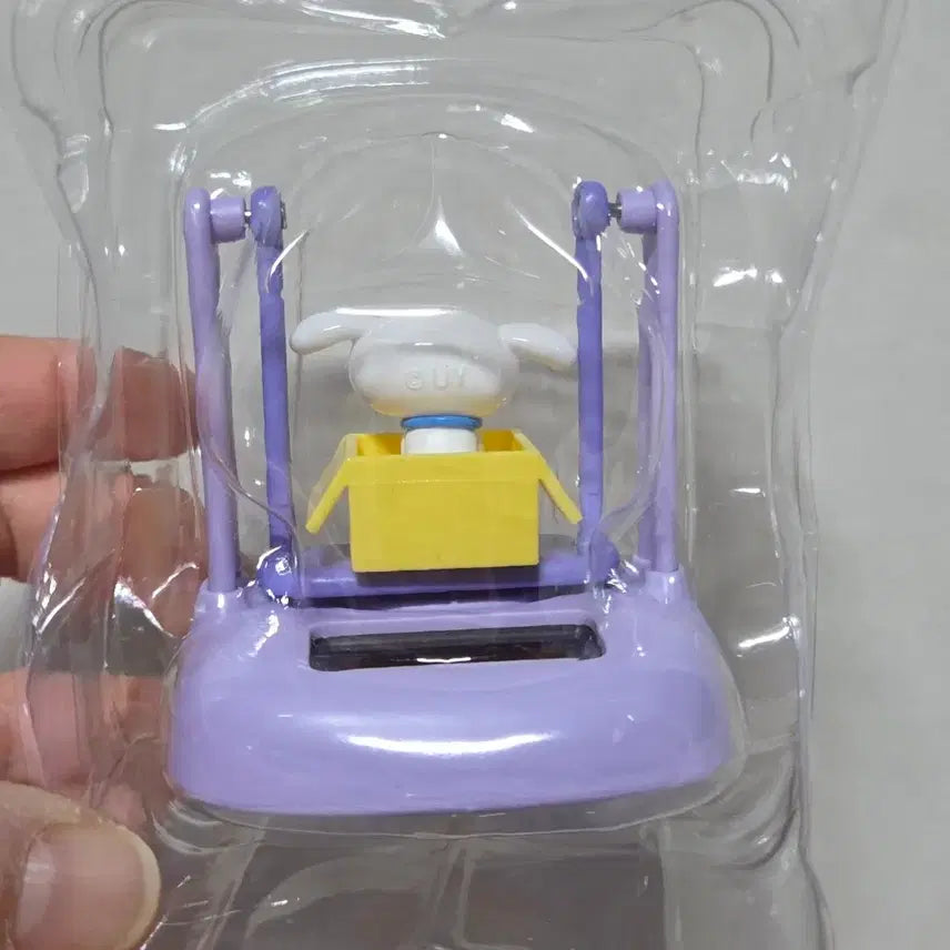 [BUNJANG] Crayon Shin-chan Shiro (White Dog) Solar Powered Wiggling Figure / 짱구 흰둥이 태양열 흔들흔들 피규어