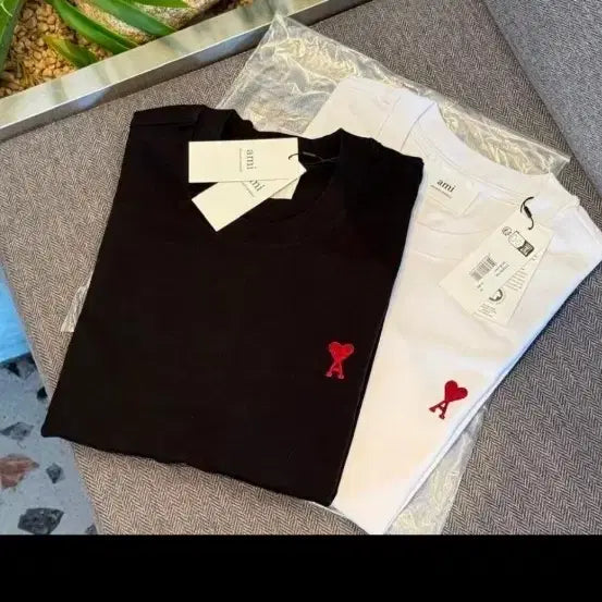 [BUNJANG] AMI Paris Small Heart Long Sleeve T-Shirt Black/White XL / 정품 아미 긴팔 슬리브 쭉티 블랙/화이트 XL