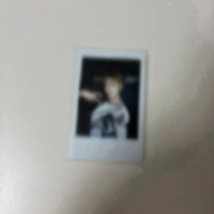 [BUNJANG] Kim Junmin Signed Polaroid Photo / 김준민 싸인폴라 사인폴라 싸폴 양도
