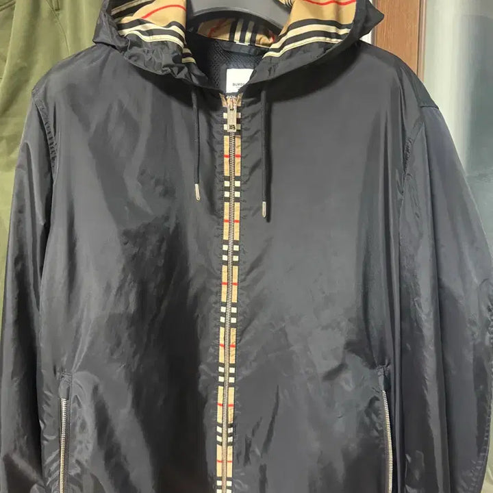 [BUNJANG] Burberry Black Hooded Windbreaker Jacket / 버버리 블랙 후드 바람막이 자켓