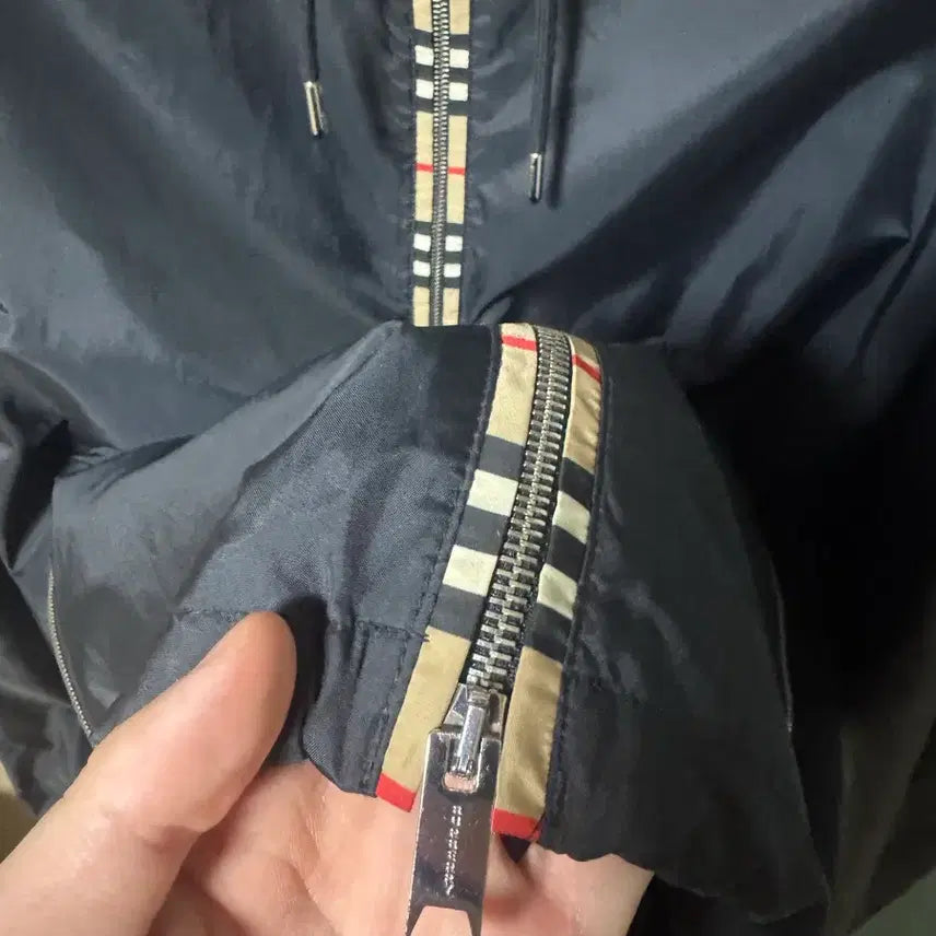 [BUNJANG] Burberry Black Hooded Windbreaker Jacket / 버버리 블랙 후드 바람막이 자켓