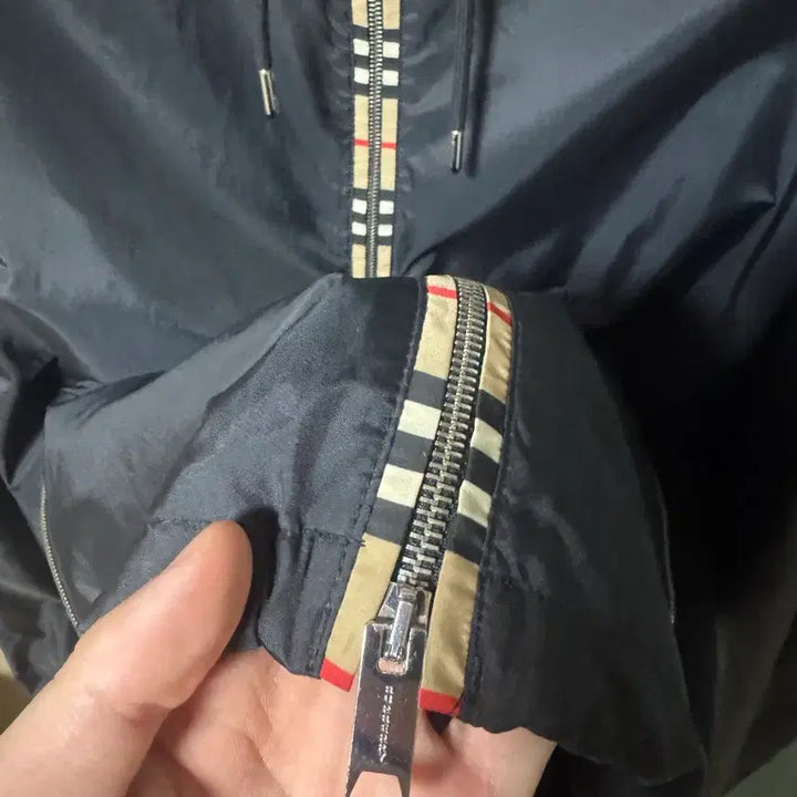 [BUNJANG] Burberry Black Hooded Windbreaker Jacket / 버버리 블랙 후드 바람막이 자켓