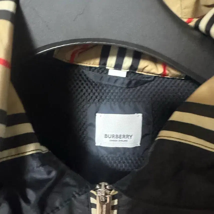[BUNJANG] Burberry Black Hooded Windbreaker Jacket / 버버리 블랙 후드 바람막이 자켓