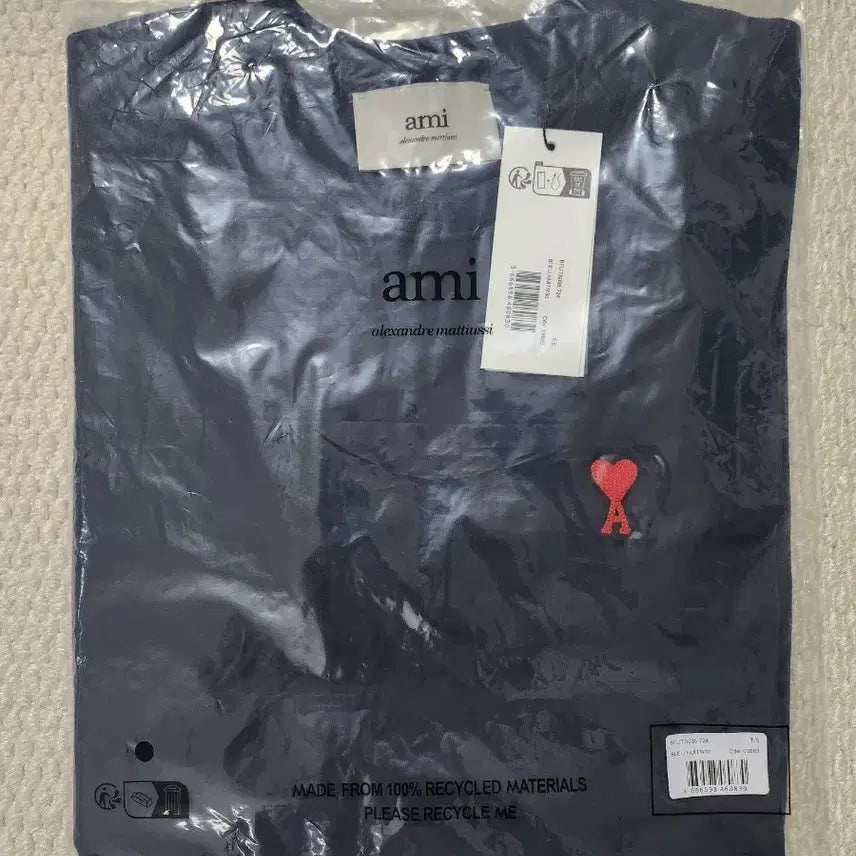 [BUNJANG] AMI Paris Small Heart Short-Sleeve T-Shirt Navy / 아미 스몰 하트 반팔 티셔츠 네이비