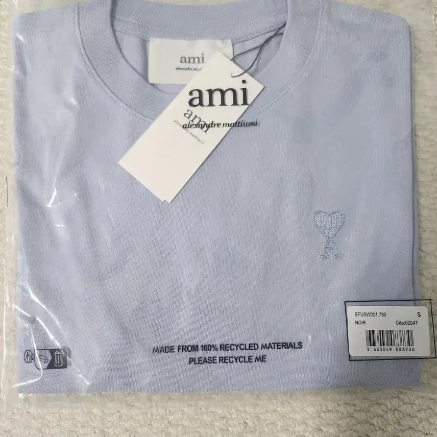 [BUNJANG] AMI Small Heart Embroidered T-Shirt Sky Blue / 아미 스몰 하트 자수 티셔츠 하늘색