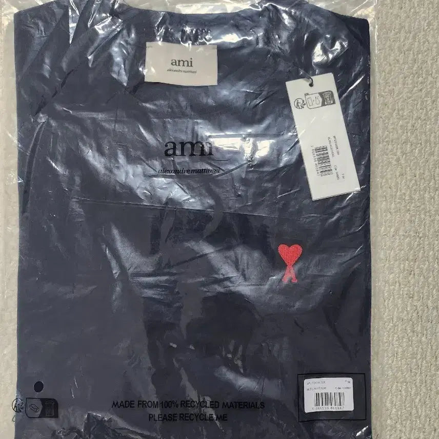 [BUNJANG] AMI Small Heart Logo Navy T-Shirt / 아미 스몰 하트 로고 네이비 티셔츠 새상품