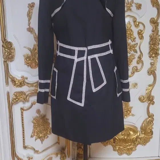 [BUNJANG] Black Mini Dress with White Line Detail / 블랙 미니 원피스 화이트 라인 장식