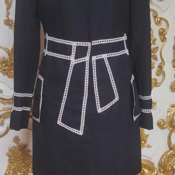 [BUNJANG] Black Mini Dress with White Line Detail / 블랙 미니 원피스 화이트 라인 장식