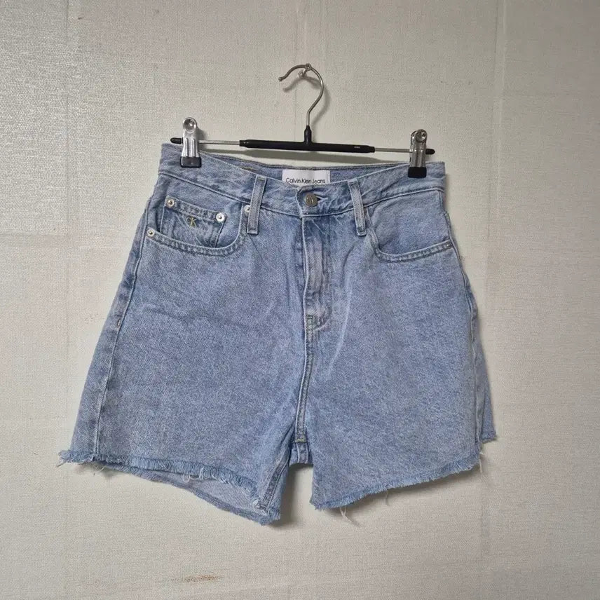 [BUNJANG] Calvin Klein Jeans Cut-Off Hem Denim Shorts / 캘빈클라인 데님 반바지 핫팬츠