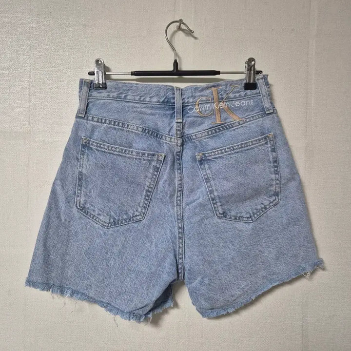 [BUNJANG] Calvin Klein Jeans Cut-Off Hem Denim Shorts / 캘빈클라인 데님 반바지 핫팬츠