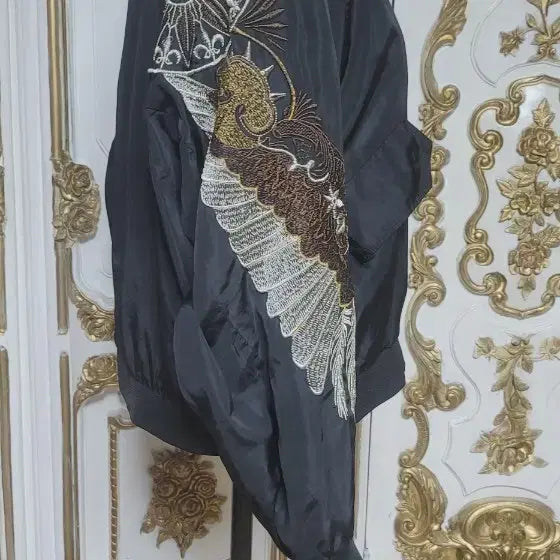 [BUNJANG] Black Embroidered Bomber Jacket / 블랙 자수 봄버 자켓