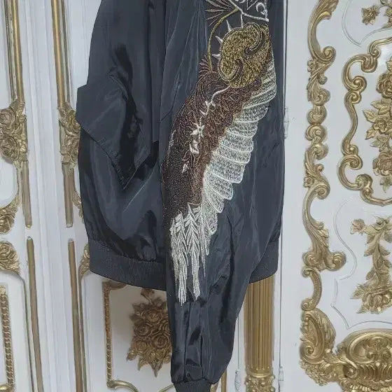 [BUNJANG] Black Embroidered Bomber Jacket / 블랙 자수 봄버 자켓