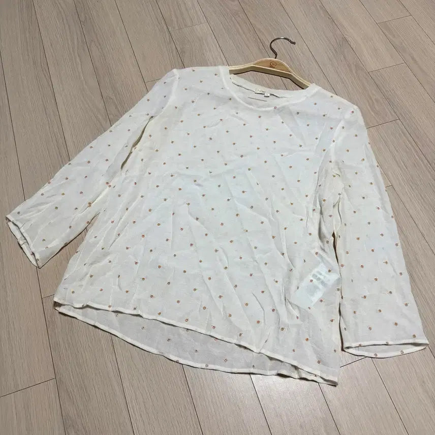 [BUNJANG] Maje Polka Dot Perforated Viscose Blouse - Ivory Long Sleeve / 마쥬 maje 도트 펀칭 블라우스 티셔츠아이보리인견8부9부여름쉬폰라운드넥