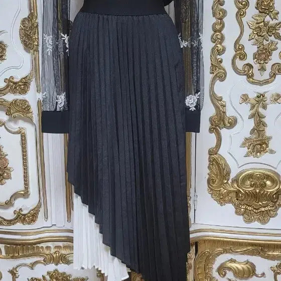 [BUNJANG] Black Pleated Asymmetrical Hem Midi Skirt / 블랙 롱
