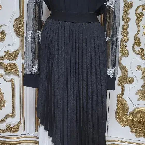[BUNJANG] Black Pleated Asymmetrical Hem Midi Skirt / 블랙 롱
