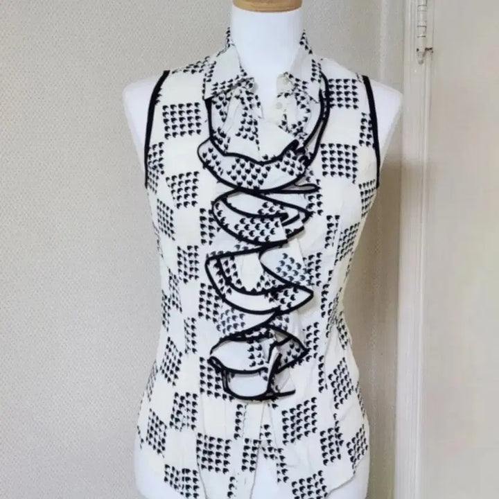 [BUNJANG] Anne Fontaine Genuine Lace Sleeveless Blouse / 미사용/안느퐁텐[정품]레이스 블라우스