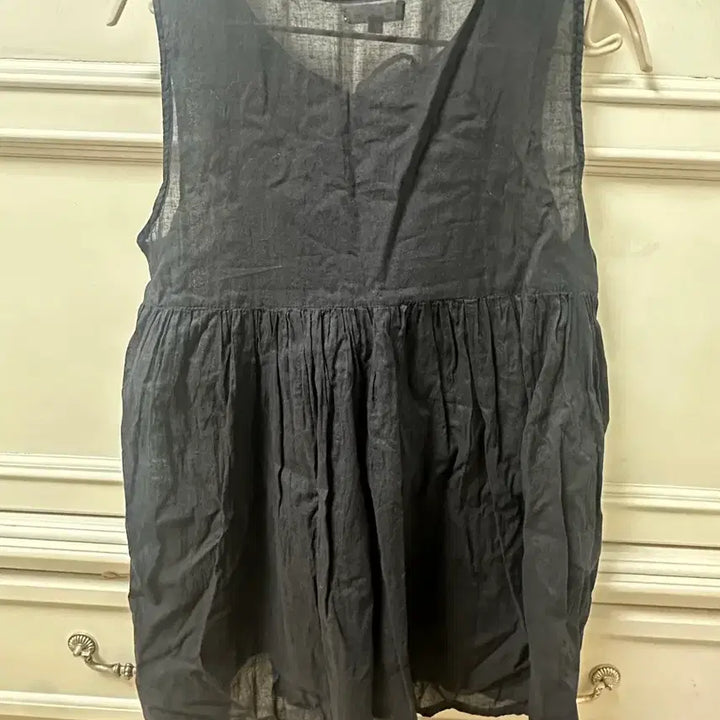 [BUNJANG] Vintage Embroidered Sleeveless Black Top / 빈티지 자수 슬리브리스 블랙